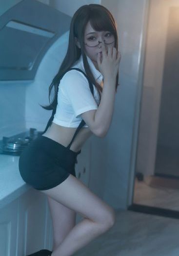 穿着清凉超市老板娘晒病历单